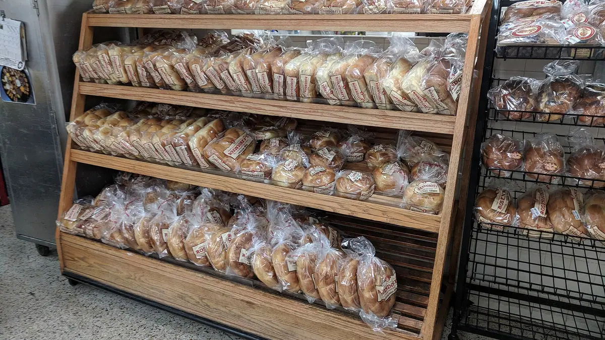 Stainers Bakery – bakery in Bishop's Waltham town centre